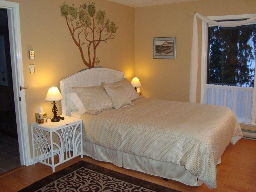 Long Lake Waterfront Bed And Breakfast Nanaimo Exterior photo