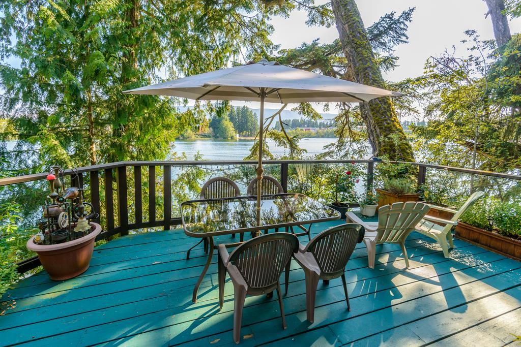 Long Lake Waterfront Bed And Breakfast Nanaimo Exterior photo
