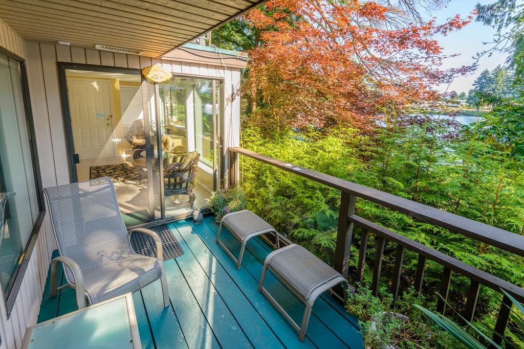 Long Lake Waterfront Bed And Breakfast Nanaimo Exterior photo