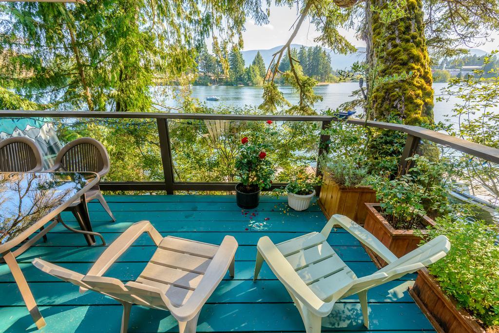 Long Lake Waterfront Bed And Breakfast Nanaimo Exterior photo