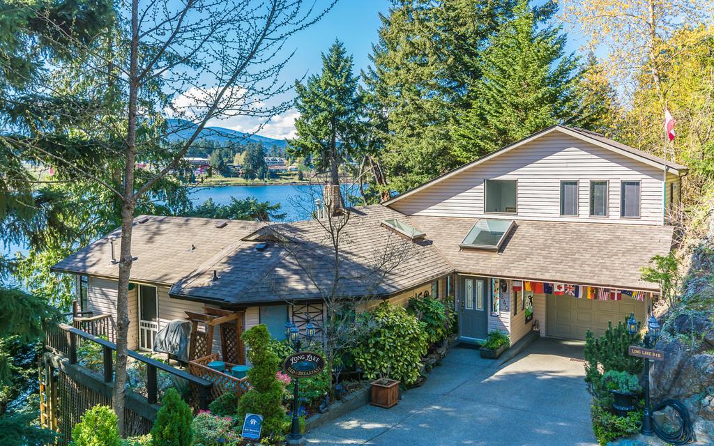 Long Lake Waterfront Bed And Breakfast Nanaimo Exterior photo