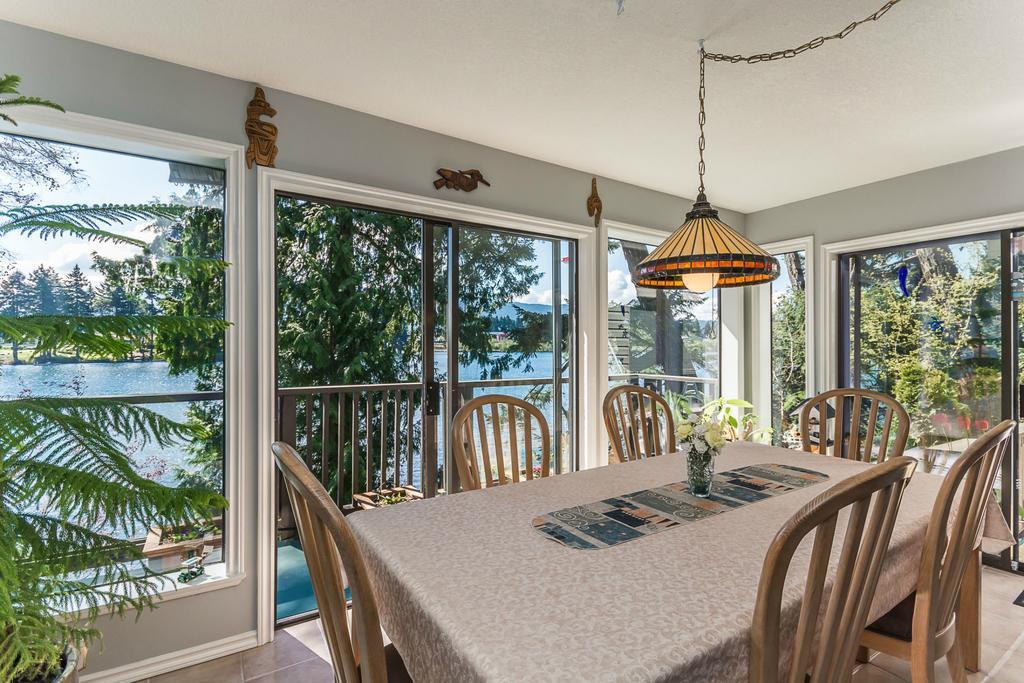 Long Lake Waterfront Bed And Breakfast Nanaimo Exterior photo