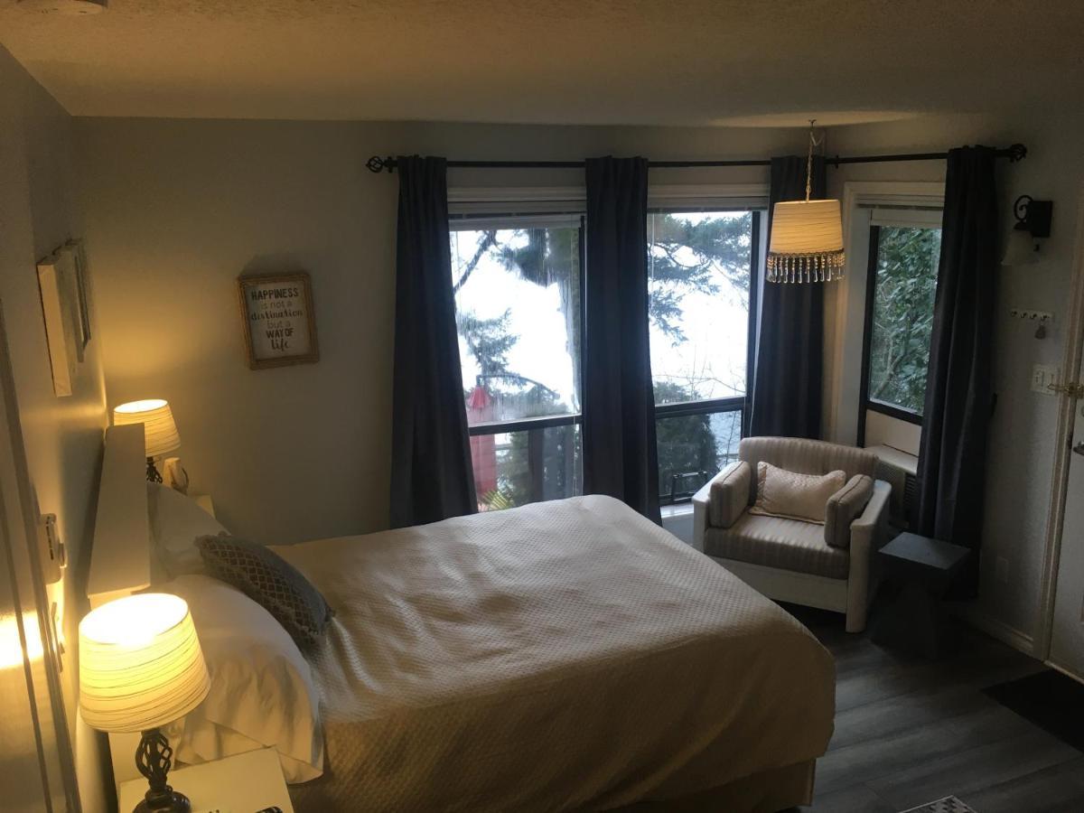 Long Lake Waterfront Bed And Breakfast Nanaimo Exterior photo