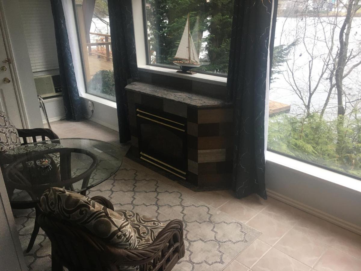 Long Lake Waterfront Bed And Breakfast Nanaimo Exterior photo